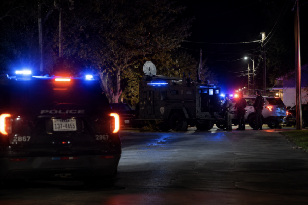 Disparos y hombre atrincherado movilizan a la policia en Lufkin, Texas