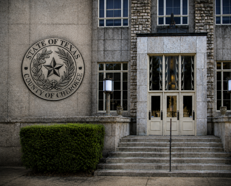 Fijan juicio para hombre acusado de intentar asesinar a oficial de Jacksonville, Texas