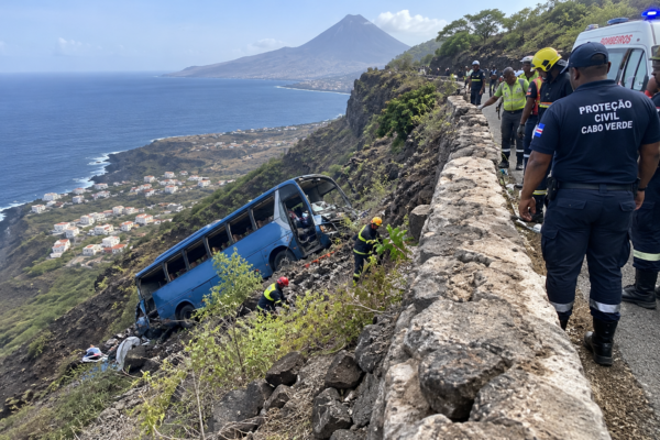 Autobús accidentado en un barranco de la isla de Fogo, Cabo Verde, donde murieron al menos 25 personas