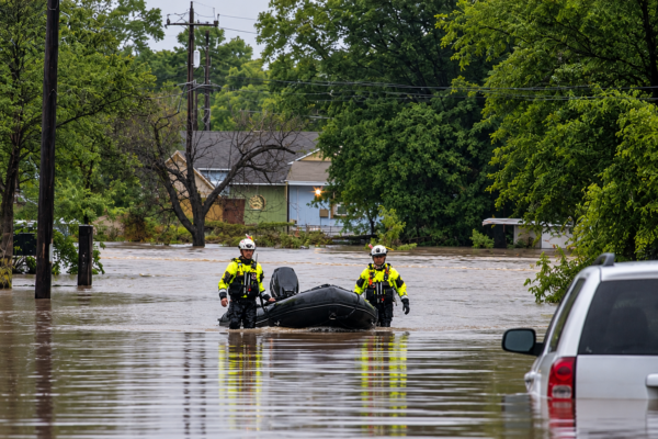 Aprueban ayuda federal para cuatro condados de Texas afectados por inundaciones
