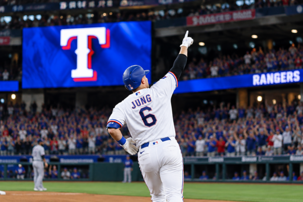 Josh Jung sufre fractura en la mano en derrota crítica de Rangers ante Twins