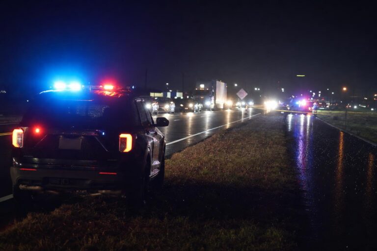 Muere motociclista tras chocar con patrulla de Hallsville durante persecución