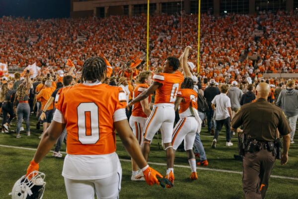 Oklahoma State sorprende al No. 6 Oregon con triunfo de 39-31