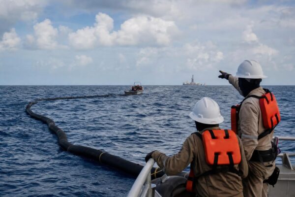 Pemex aísla ducto marino de Cantarell tras fuga frente a Ciudad del Carmen y descarta contaminación costera en Campeche