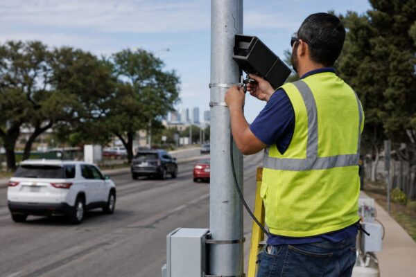 Texas desconecta al menos 900 cámaras Flock tras congelamiento de fondos estatales