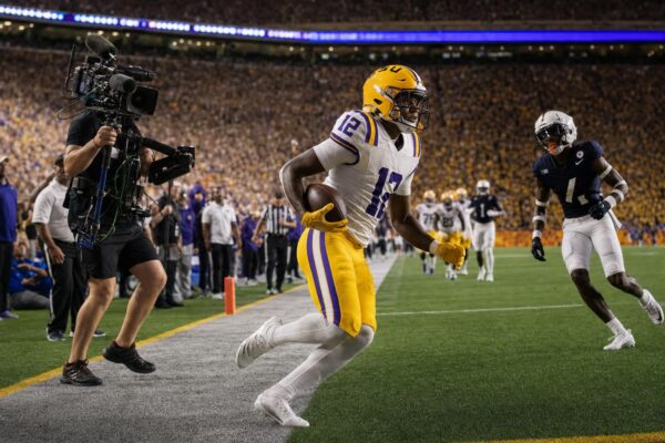 Texas asciende al No. 4 del AP Top 25 y LSU entra al top 10 tras sus victorias iniciales