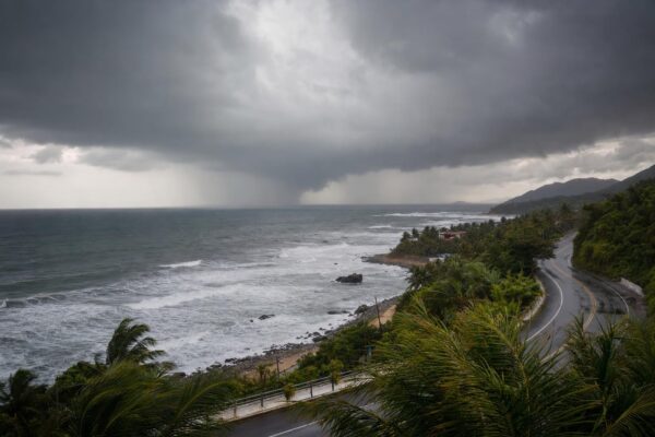 Tormenta tropical Polo amenaza costas de Guerrero y Michoacán con lluvias y oleaje peligroso