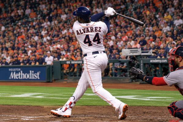 Yordan Álvarez llega a 40 jonrones y los Astros toman el liderato del Oeste de la Americana