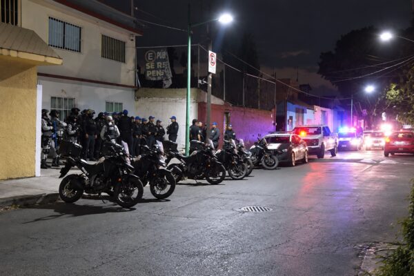 Ataque armado contra automóvil deja tres heridos y un detenido en Ciudad de México