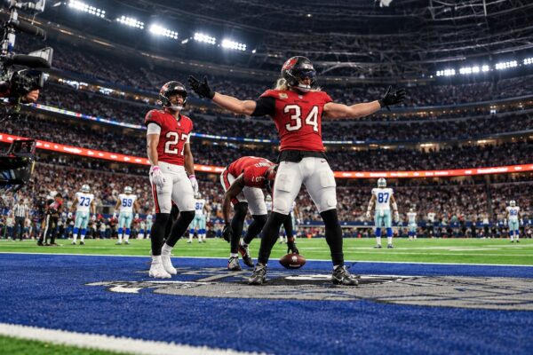 Cowboys caen 24-16 ante Buccaneers y quedan con marca de 2-3