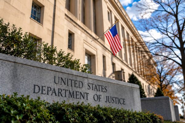 Demócratas llevan a Trump ante corte federal por disputa sobre registros de votantes