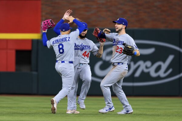 Dodgers quedan a una victoria de la Serie de Campeonato tras vencer a Braves