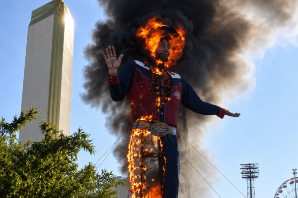 Bomberos controlan incendio que destruyó dos juegos en la Feria Estatal de Texas