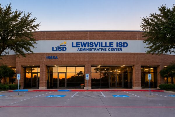 Maestra de Lewisville ISD queda bajo custodia por presunta conducta sexual con una menor