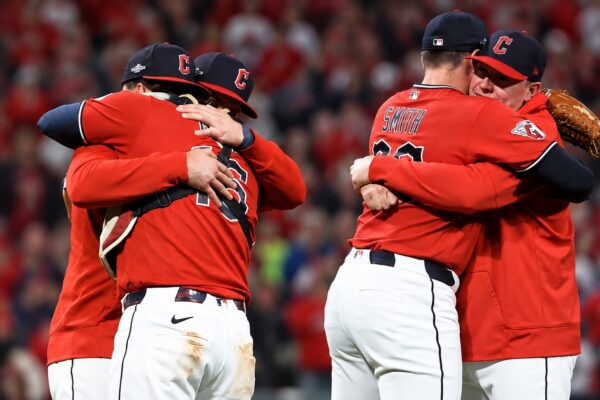 Guardianes remontan ante White Sox y avanzan a la Serie de Campeonato