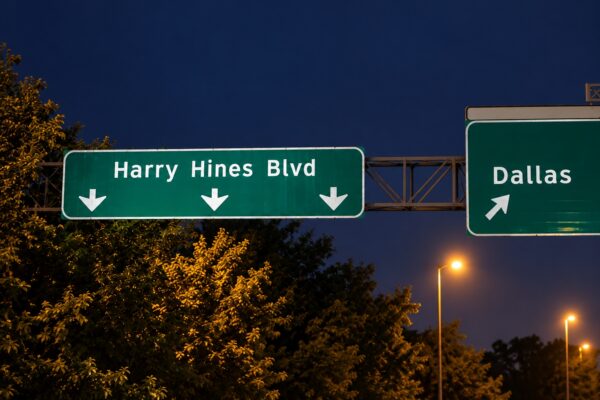 Investigan muerte de hombre dejado con heridas de bala en Harry Hines Boulevard
