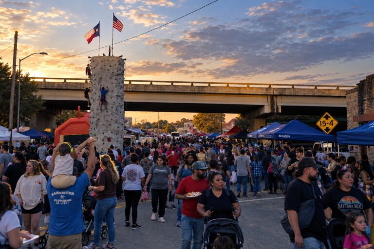 Más de 3,000 personas participan en National Night Out en Jacksonville