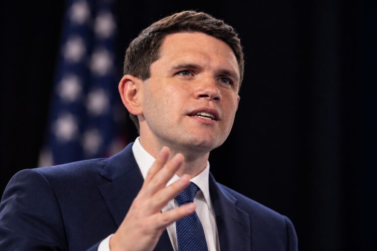 James Talarico lleva su campaña al Senado de Estados Unidos a Tyler