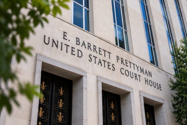 Jueza federal frena investigaciones del DHS sobre votantes sin ciudadanía en nueve estados
