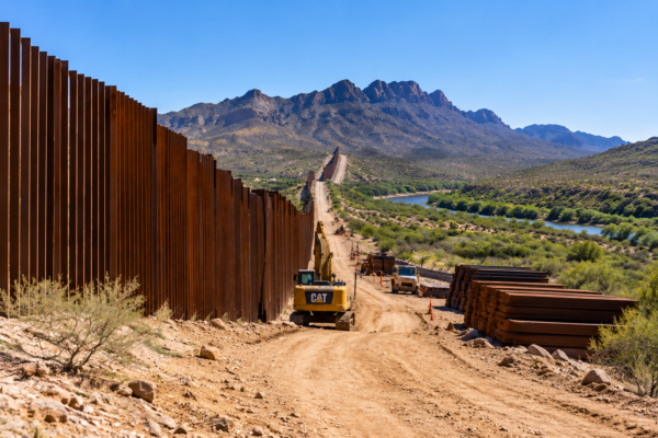 Jueza federal frena obras de barreras fronterizas en Big Bend por impacto ambiental