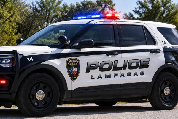 Texas Rangers investigan muerte de dos personas baleadas en una vivienda de Lampasas, Texas