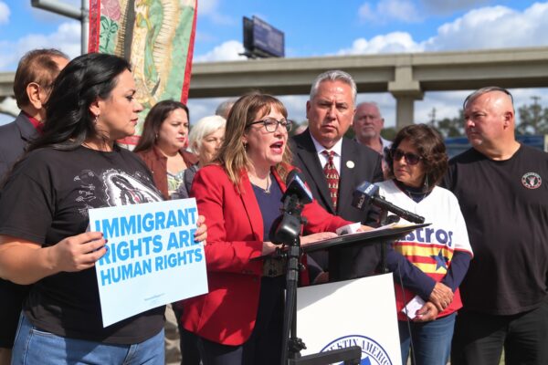 LULAC declara estado de emergencia por operativos de ICE en Houston, Texas