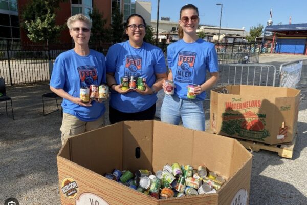 Comerciantes de la Feria Estatal de Texas donan alimentos sobrantes tras su clausura