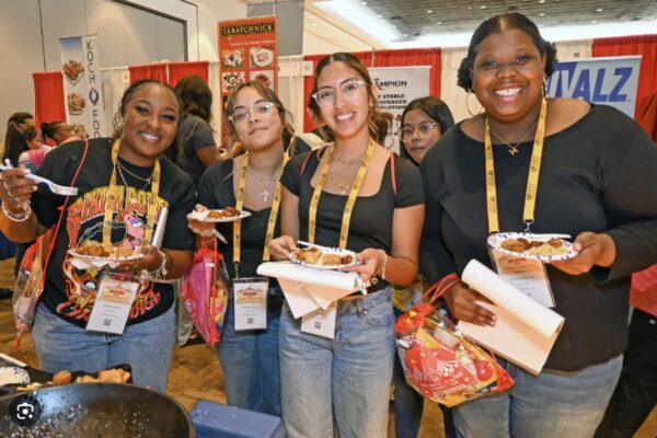 Feria de nutrición escolar reúne a más de 240 estudiantes en Humble, Texas