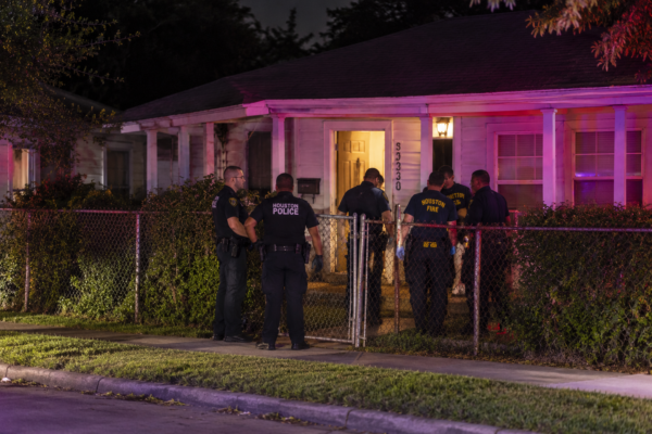 Paramédicos reaniman a niña de un año hallada inconsciente en una bañera en Houston, Texas