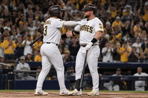 Padres vencen a Brewers y evitan la eliminación en el Juego 3 de la Serie Divisional