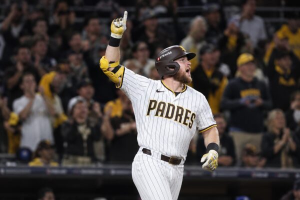 Padres enfrentan eliminación ante Brewers en el Juego 3 de la Serie Divisional