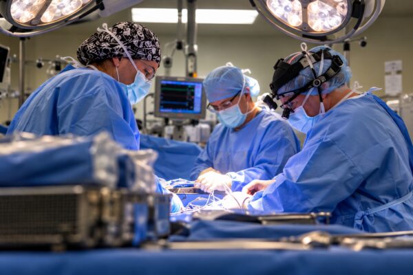 Pentágono evalúa privatizar esterilización quirúrgica en hospitales militares de San Antonio, Texas