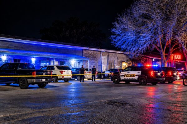 Tiroteo en bar de San Antonio deja un herido y una persona detenida