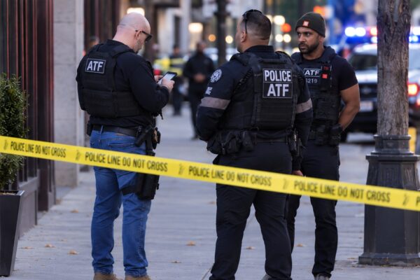 Soldado de la Guardia Nacional resulta herido de bala durante tiroteo en Washington