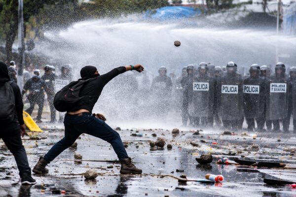 Liberan a 10 detenidos tras protesta por calidad del agua en Guadalajara