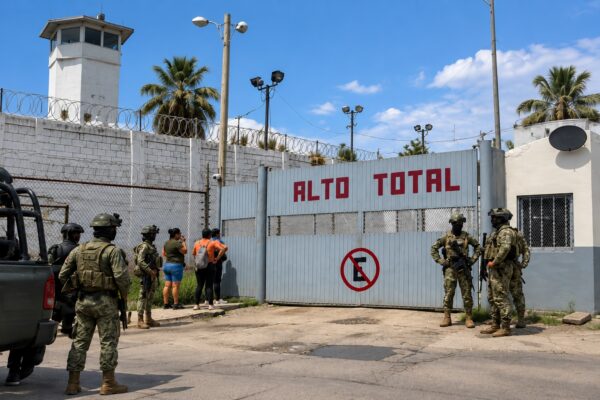 Dos internos mueren en penal de Mazatlán; investigan vínculo con riña anterior