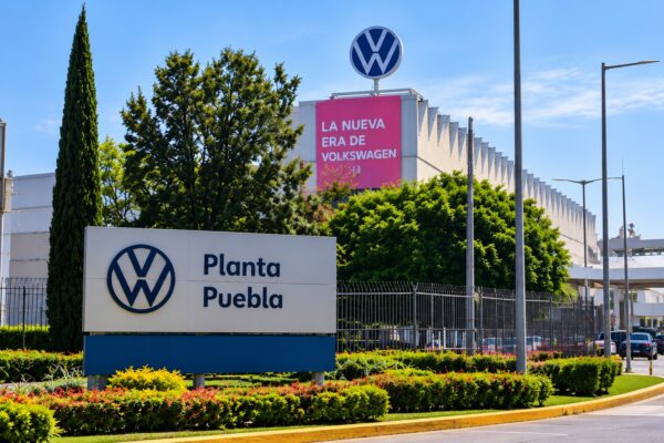 Trabajadores de Volkswagen en Puebla votarán acuerdo tras amenaza de huelga