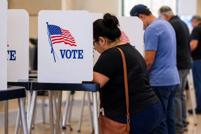 Votación anticipada inicia el 19 de octubre en Texas para elegir gobernador y otros cargos