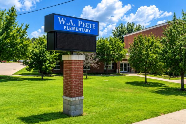 Peete Elementary reúne a familias y alumnos en celebración de la cultura hispana